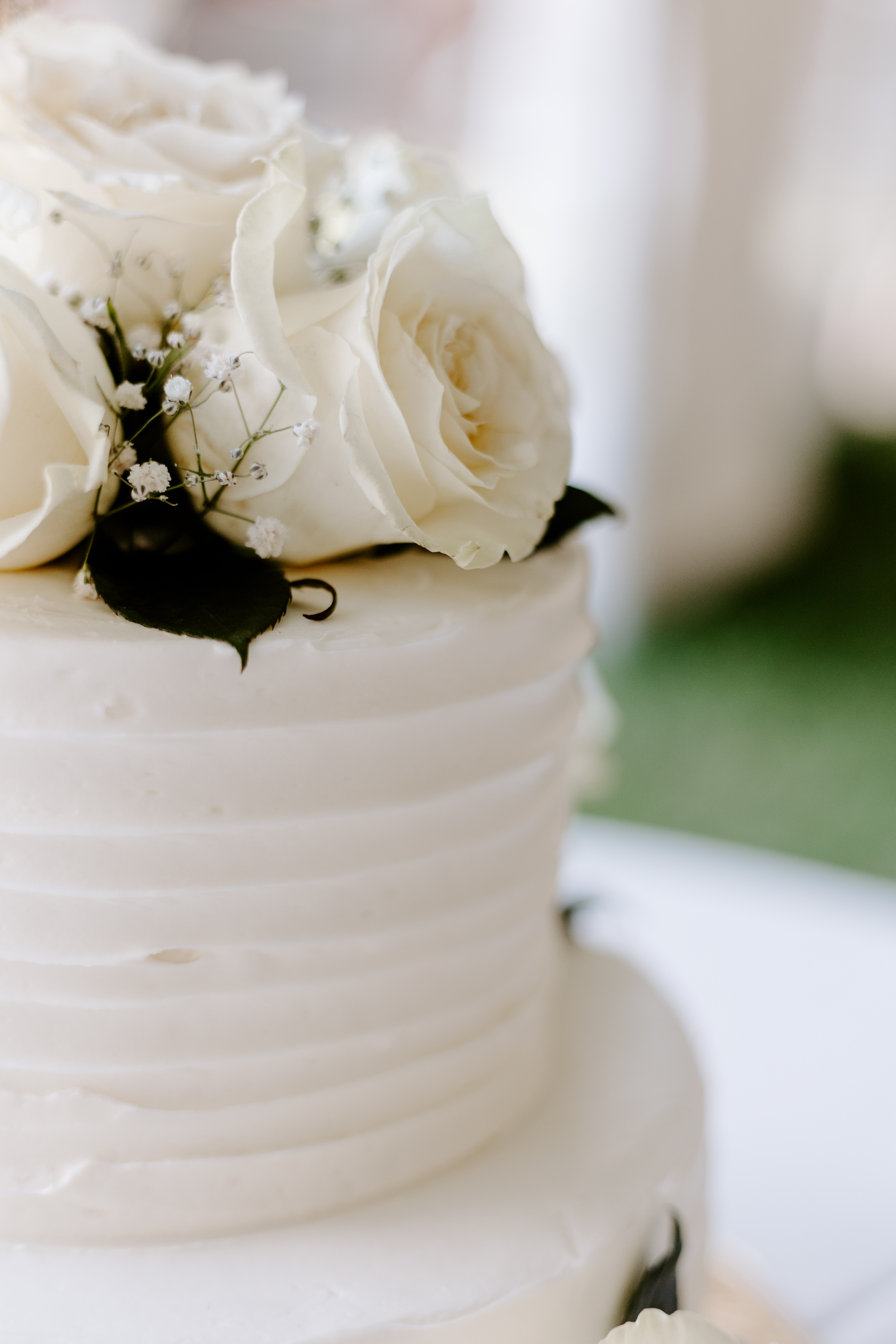 Detail photograph of fresh florals on wedding cake for spring garden wedding in Delaware